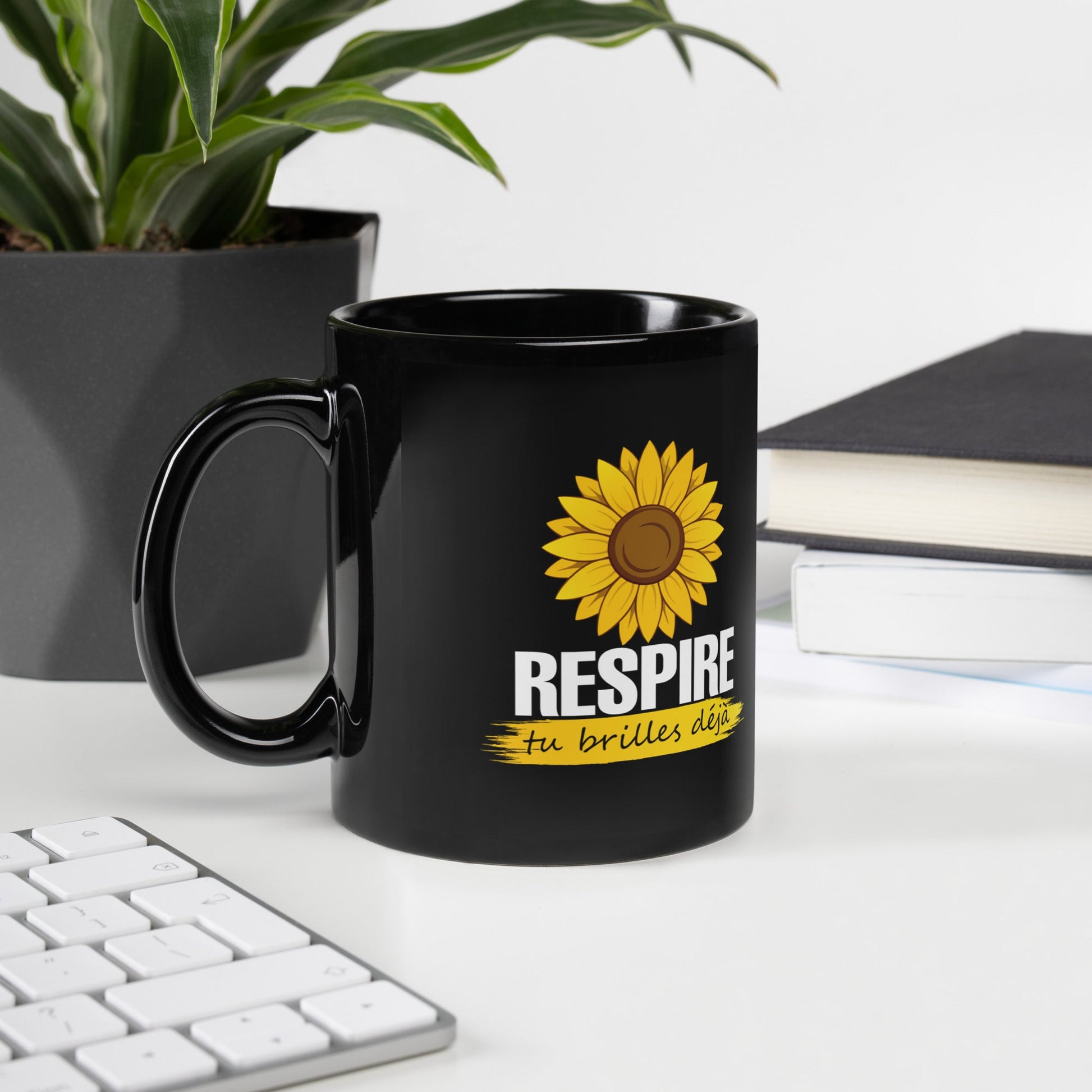 Tasse Noire "Respire, Tu Brilles Déjà"