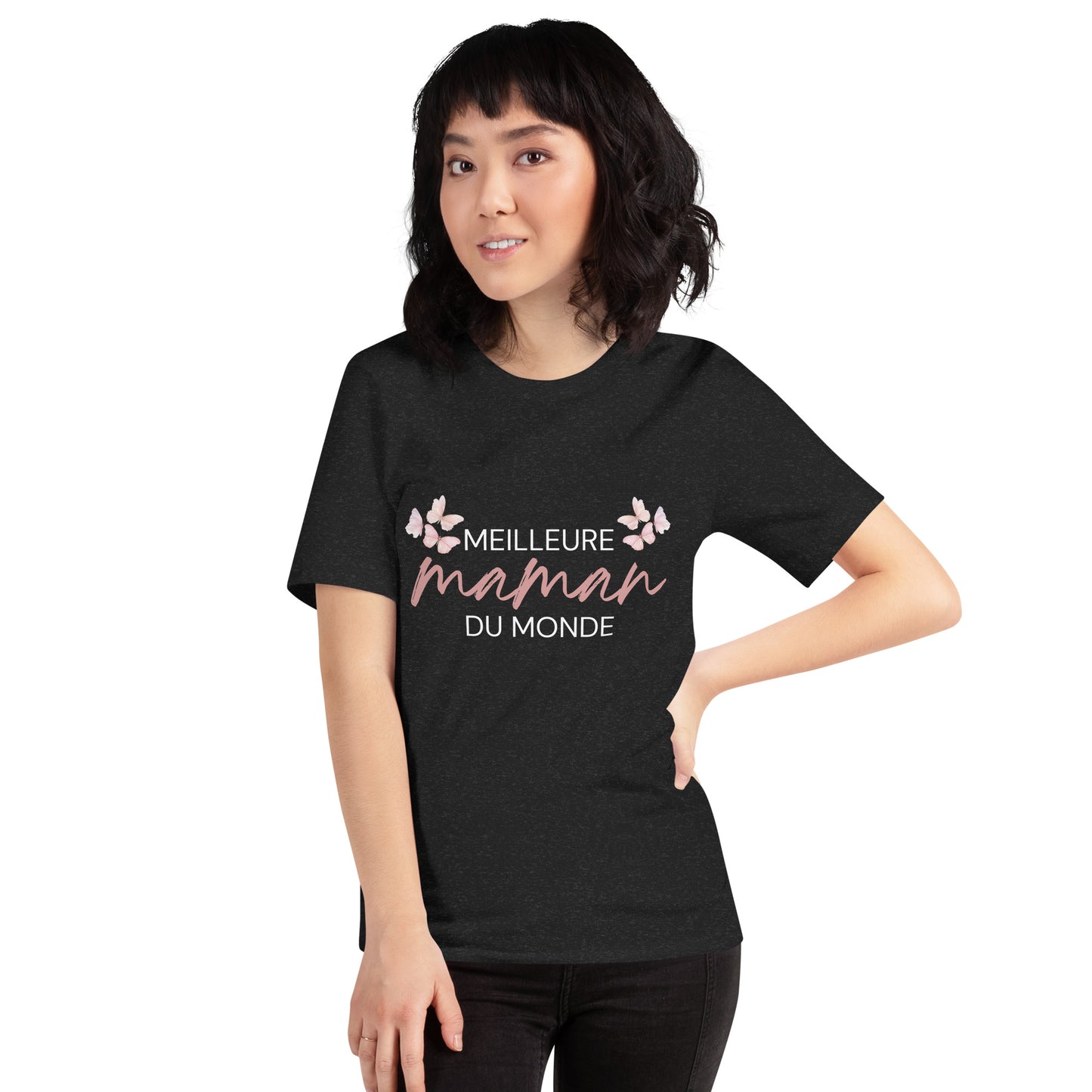 T-shirt noir avec l’inscription « Meilleure Maman au Monde » et illustration de papillons