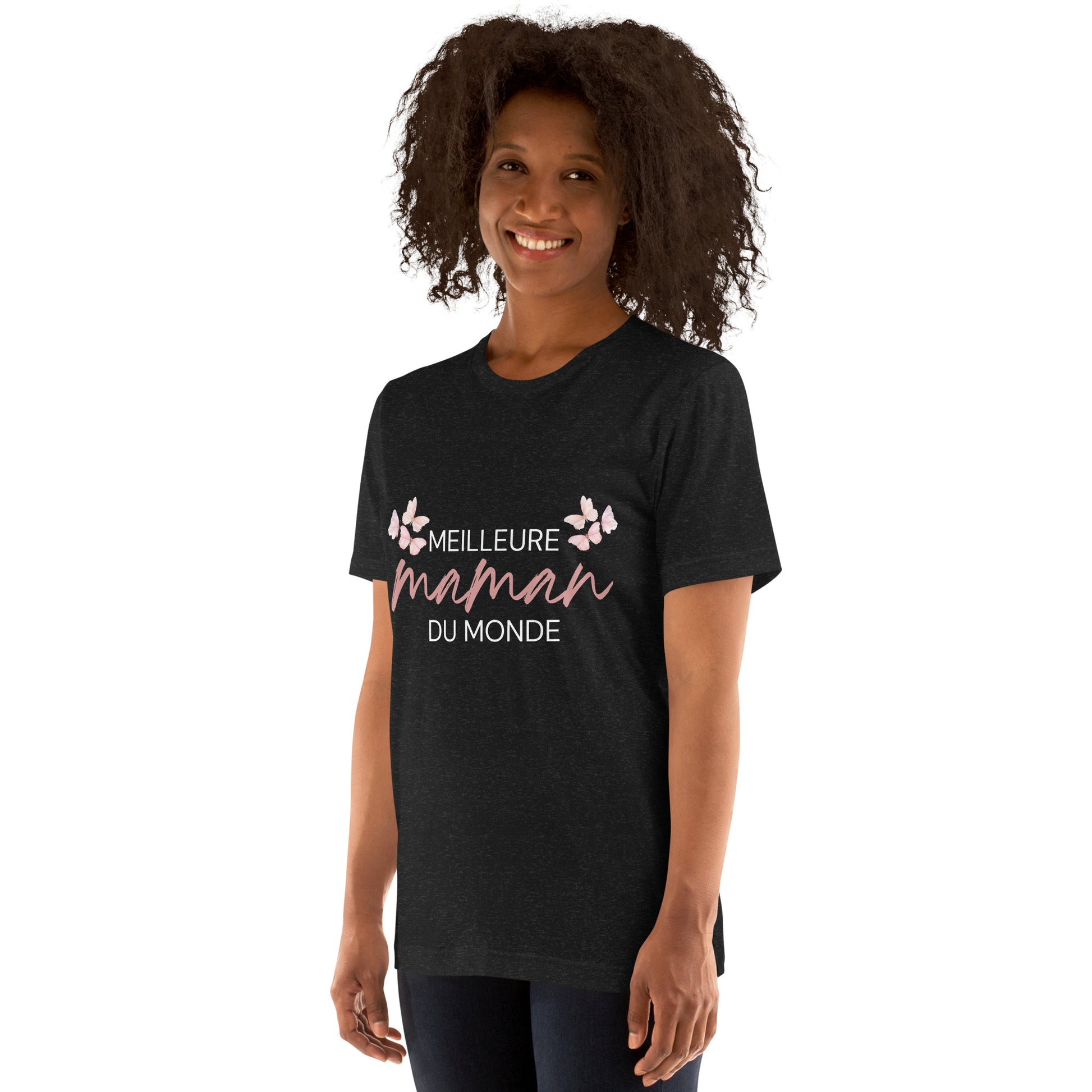 T-shirt noir avec l’inscription « Meilleure Maman au Monde » et illustration de papillons